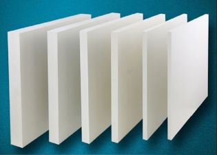 So sánh tấm nhựa PVC kỹ thuật và tấm nhựa PVC Foam