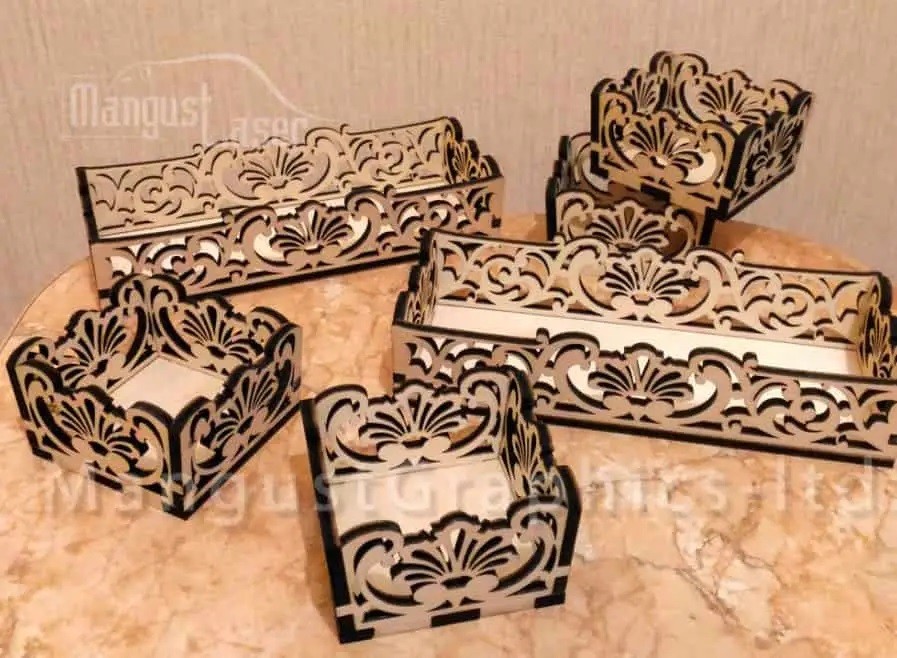 Hộp khắc hoa văn