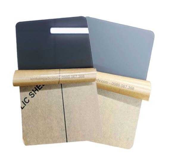 Mica đen 1 mặt nhám xuyên đèn 0