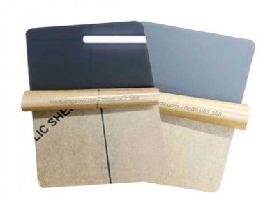 Mica đen 1 mặt nhám xuyên đèn