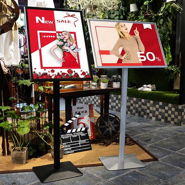 Bảng Menu Trụ Đứng Vuông  Kiểu Âu Mỹ 0