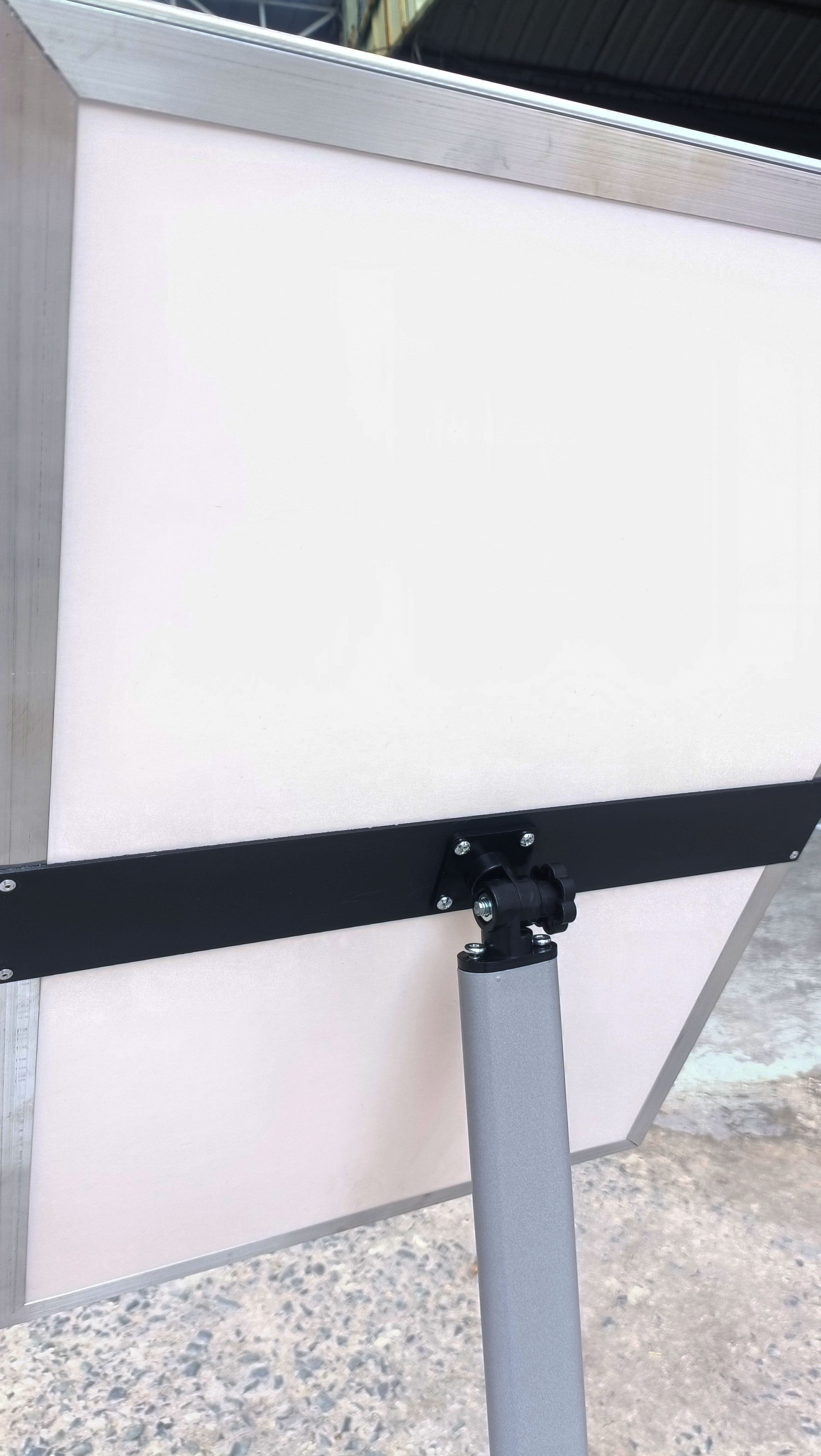 Bảng Menu Trụ Đứng Vuông  Kiểu Âu Mỹ 1