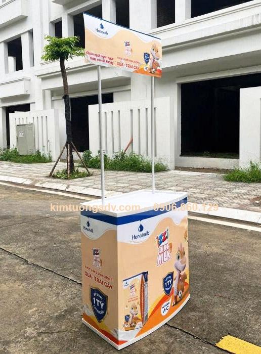 quay-booth-nhua-kim-tuong