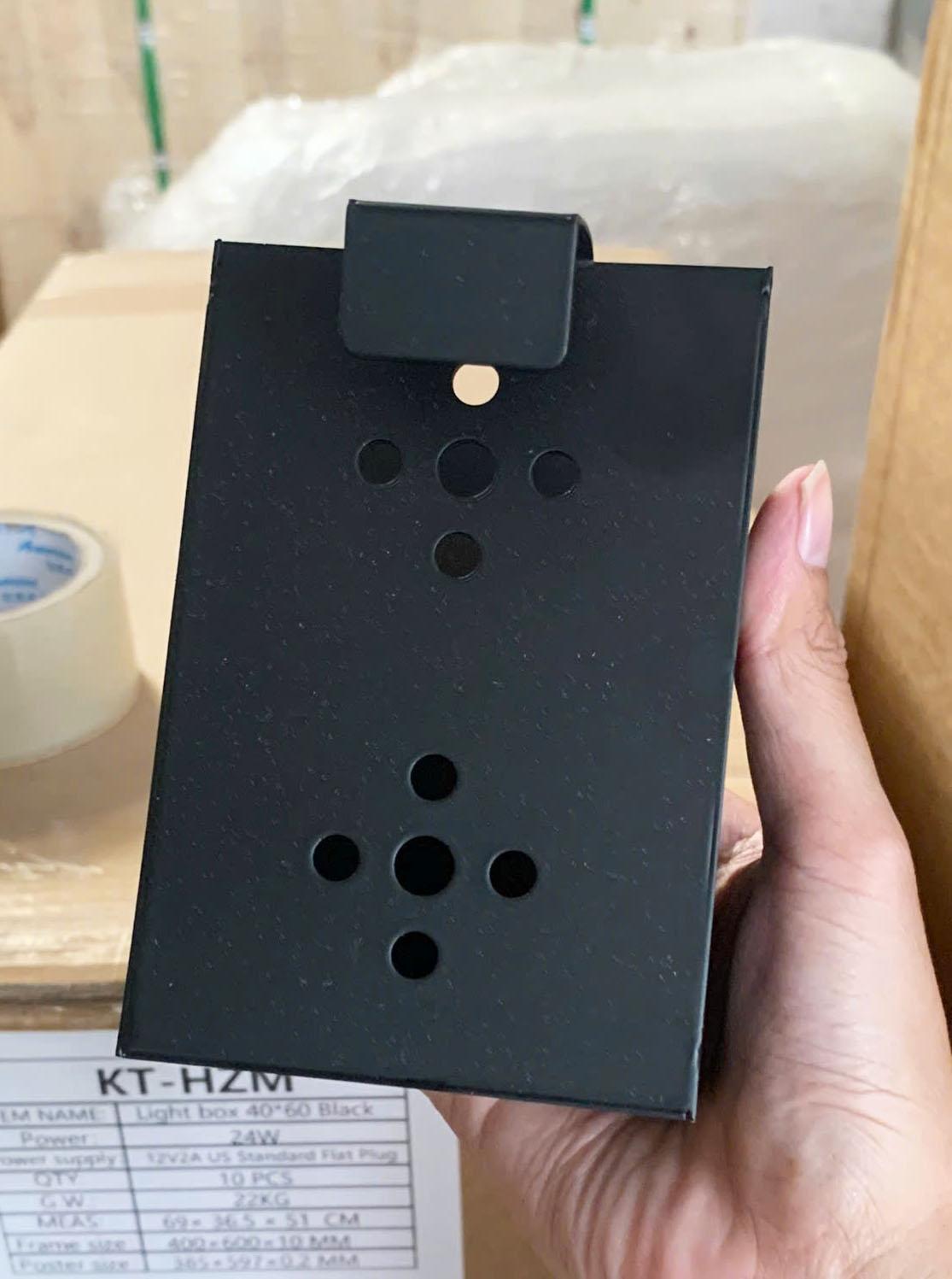 Hop-treo-pin-du-phong-bang-thep-son-den-kimtuongadv-5