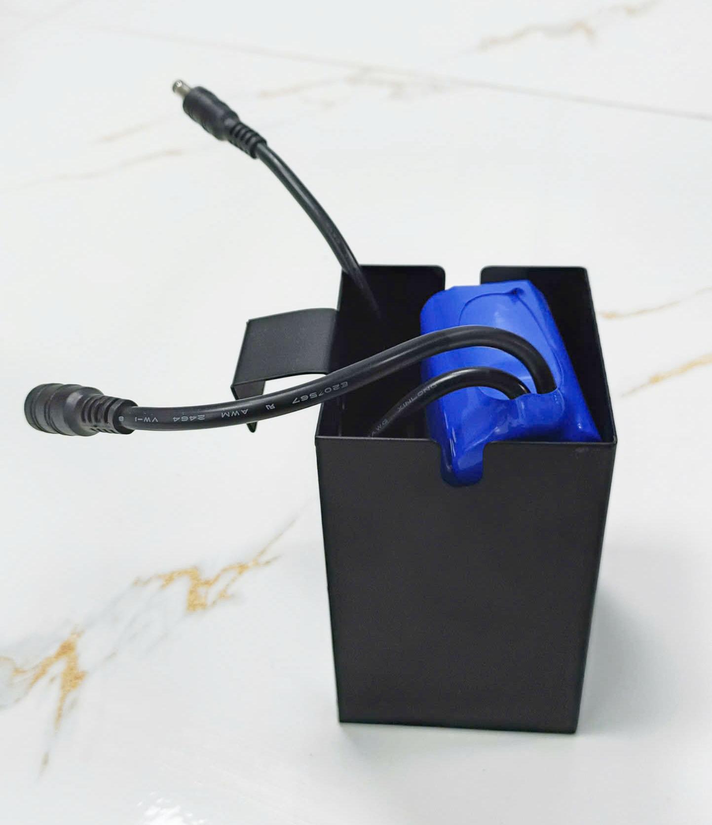 Hop-treo-pin-du-phong-bang-thep-son-den-kimtuongadv-4