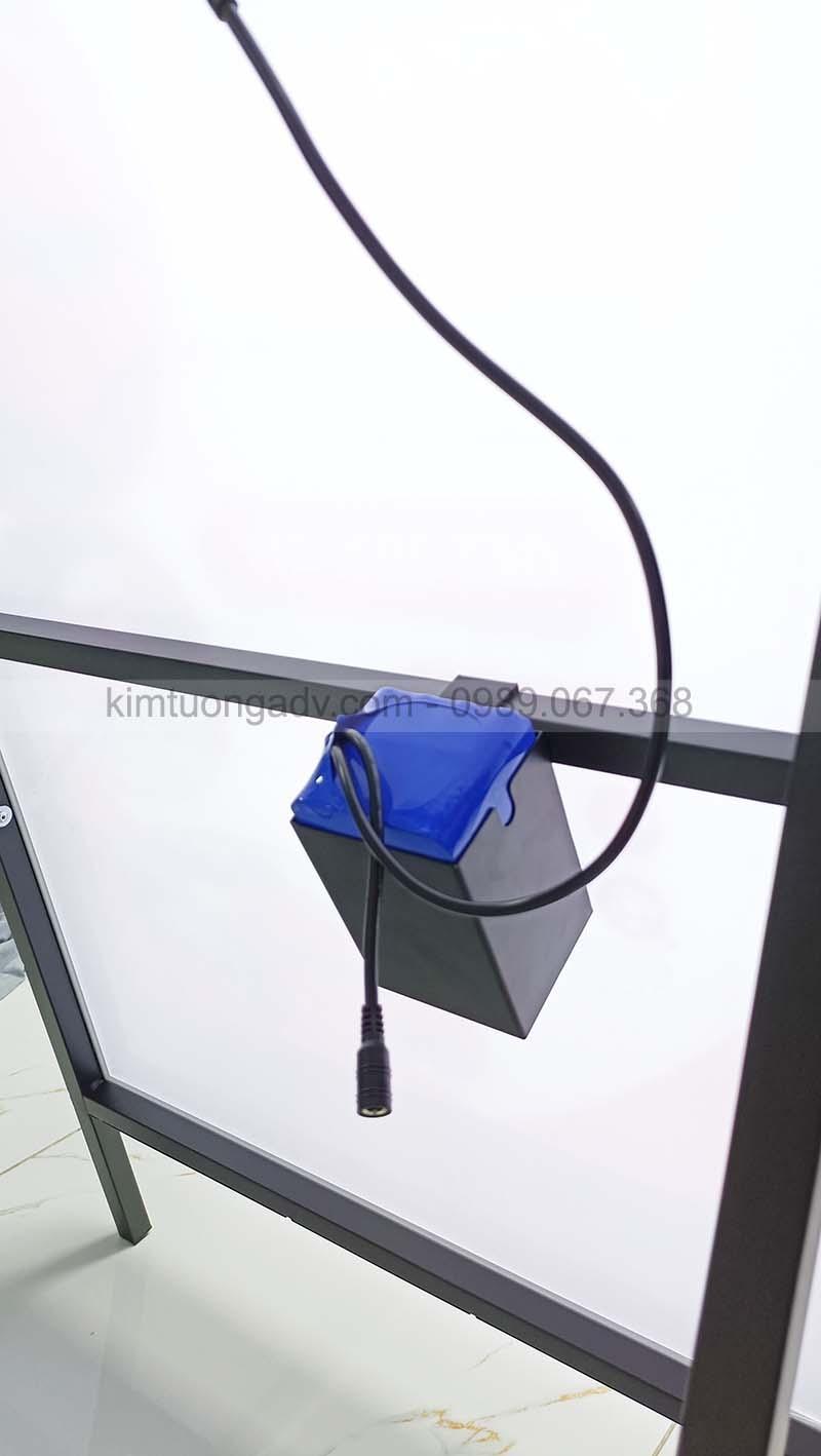 hop-treo-Pin-sac-12v-bang_den_led-kimtuongadv-5