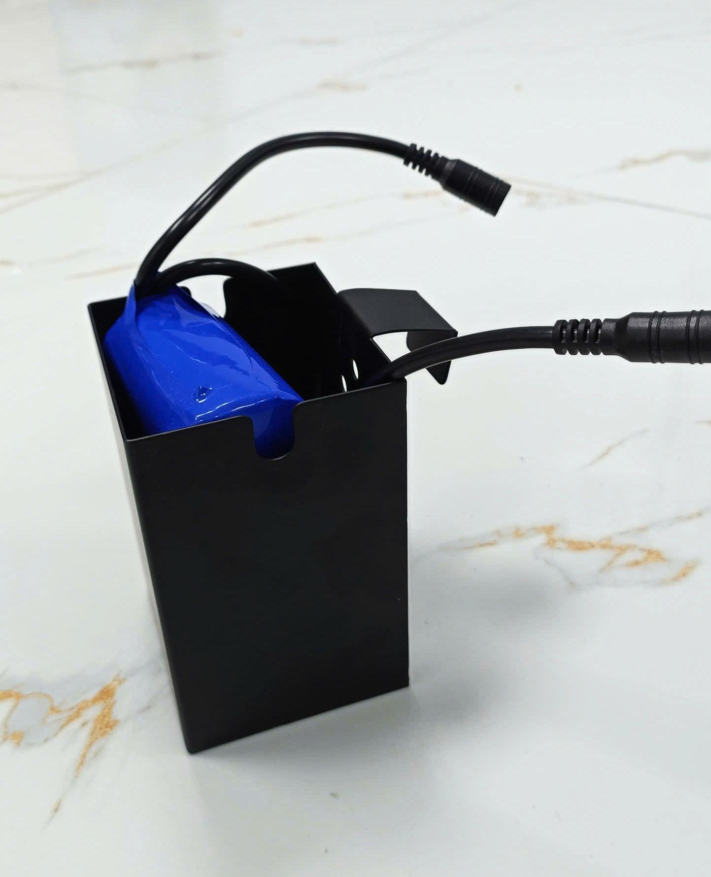 Hop-treo-pin-du-phong-bang-thep-son-den-kimtuongadv-3